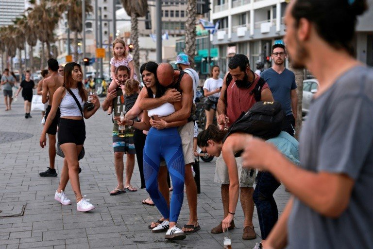Israel retira obrigatoriedade de uso de máscara em locais públicos fechados Israel retira obrigatoriedade de uso de máscara em locais públicos fechados
