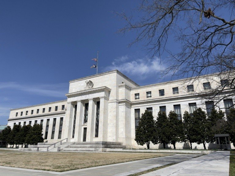 Fed mantém juros ultrabaixos e avalia aumentar taxas em 2023 Fed mantém juros ultrabaixos e avalia aumentar taxas em 2023