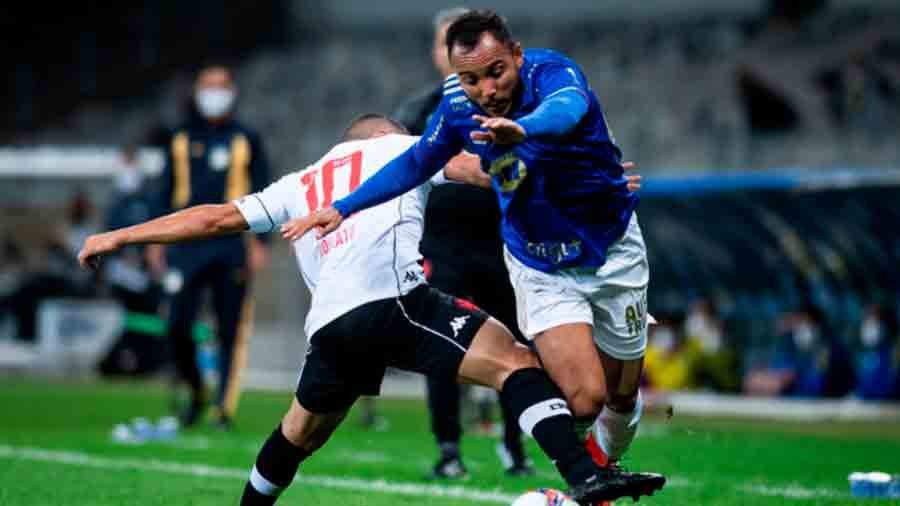 Cruzeiro e Vasco agitam internet em duelo de gigantes pela Série B do Brasileiro Cruzeiro e Vasco agitam internet em duelo de gigantes pela Série B do Brasileiro
