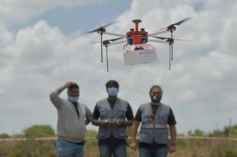 Índia testa envio de medicamentos com drone a zonas remotas Índia testa envio de medicamentos com drone a zonas remotas