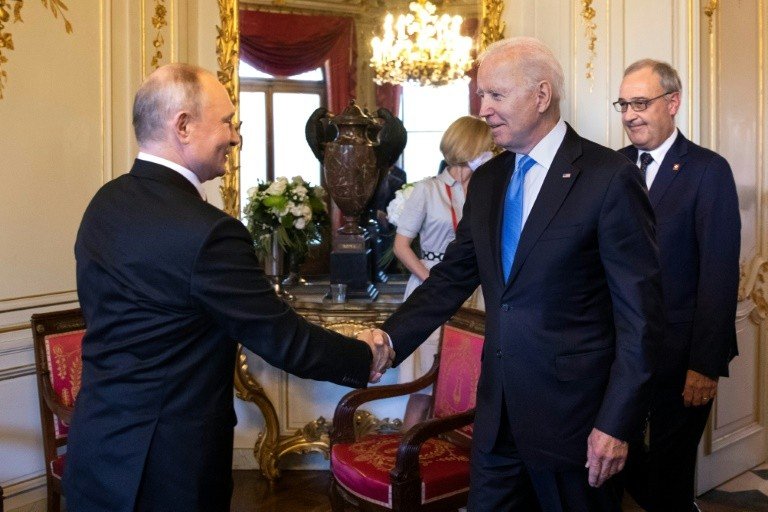 Biden e Putin medem forças em relação à cibersegurança Biden e Putin medem forças em relação à cibersegurança