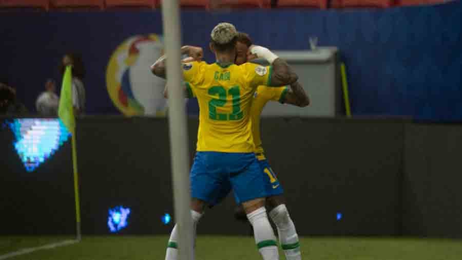 Rubro-negros vão ao delírio nas redes sociais com gol de Gabigol e comemoração ‘copiada’ por Neymar Rubro-negros vão ao delírio nas redes sociais com gol de Gabigol e comemoração ‘copiada’ por Neymar