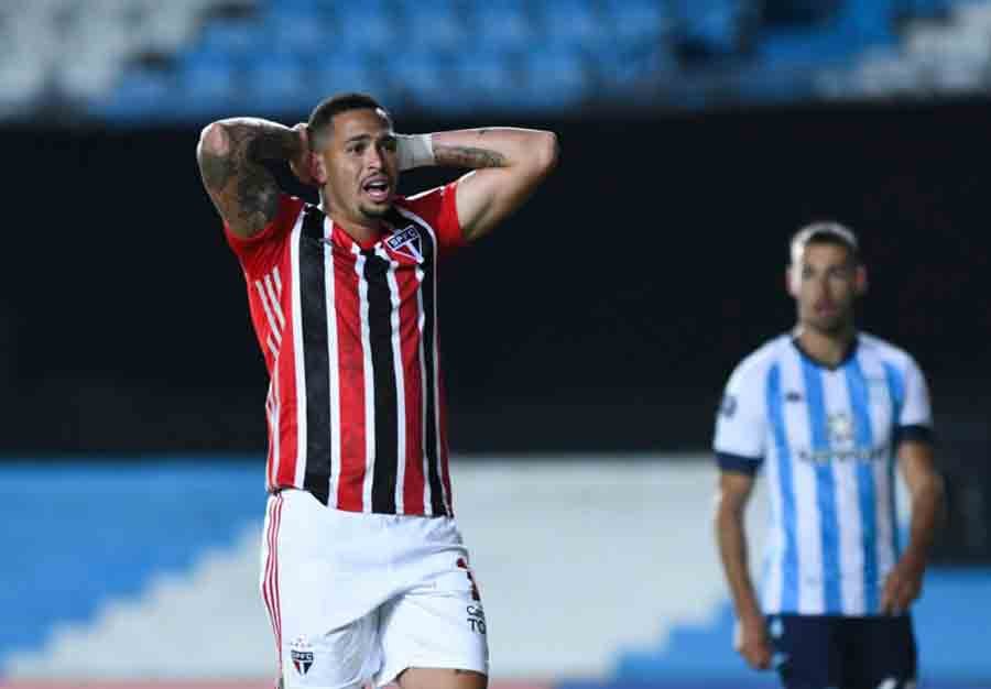 Lesão de Luciano é a quinta do jogador em sete meses no São Paulo Lesão de Luciano é a quinta do jogador em sete meses no São Paulo