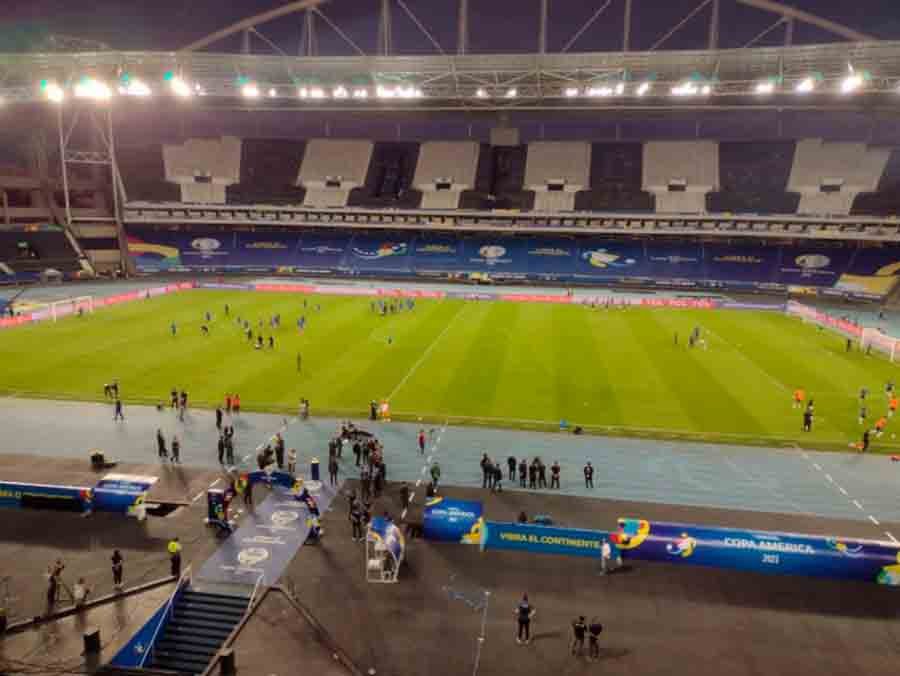 Organização da Copa América cobre escudo e símbolos do Botafogo nas arquibancadas do Nilton Santos Organização da Copa América cobre escudo e símbolos do Botafogo nas arquibancadas do Nilton Santos