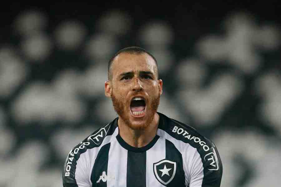 Destaque do Botafogo, Pedro Castro celebra gol ‘em casa’ e divide méritos com profissionais do clube