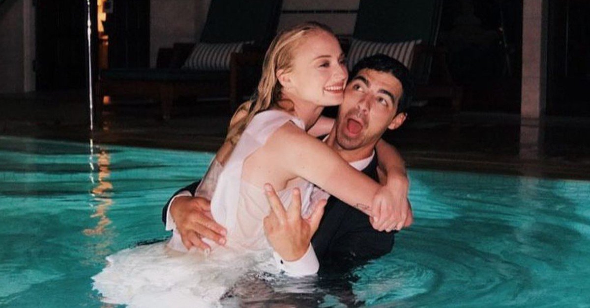 Joe Jonas e Sophie Turner colocam mansão de R$ 83 milhões à venda Joe Jonas e Sophie Turner colocam mansão de R$ 83 milhões à venda