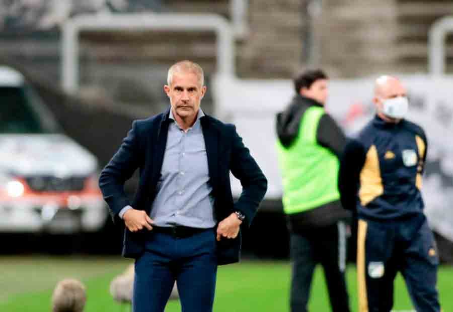 Sylvinho vê dois tempos distintos em derrota do Corinhians para o Bragantino: ‘Tivemos um decréscimo’ Sylvinho vê dois tempos distintos em derrota do Corinhians para o Bragantino: ‘Tivemos um decréscimo’