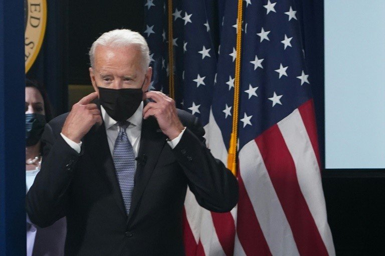 Biden afirma que novas restrições serão impostas nos EUA em função da covid Biden afirma que novas restrições serão impostas nos EUA em função da covid