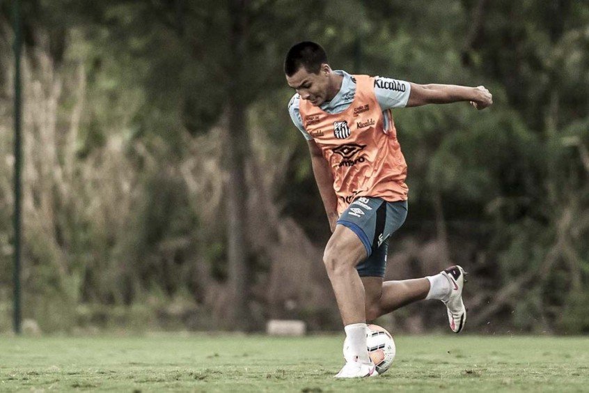 Três jogadores disputam a vaga de Kaio Jorge no ataque do Santos Três jogadores disputam a vaga de Kaio Jorge no ataque do Santos