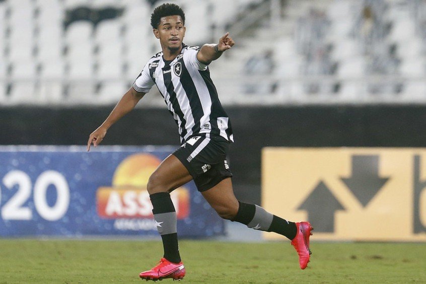 Expulso, Warley fica suspenso para próxima partida do Botafogo na Série B Expulso, Warley fica suspenso para próxima partida do Botafogo na Série B