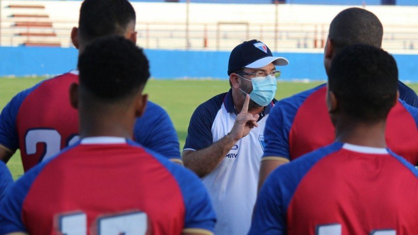 No comando do Botafogo, Enderson Moreira busca ascensão na carreira após recentes trabalhos ruins No comando do Botafogo, Enderson Moreira busca ascensão na carreira após recentes trabalhos ruins