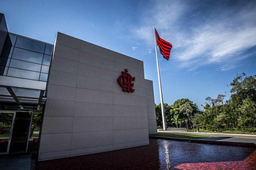 Flamengo doa cobertores e mantimentos para população vulnerável no Centro do Rio Flamengo doa cobertores e mantimentos para população vulnerável no Centro do Rio