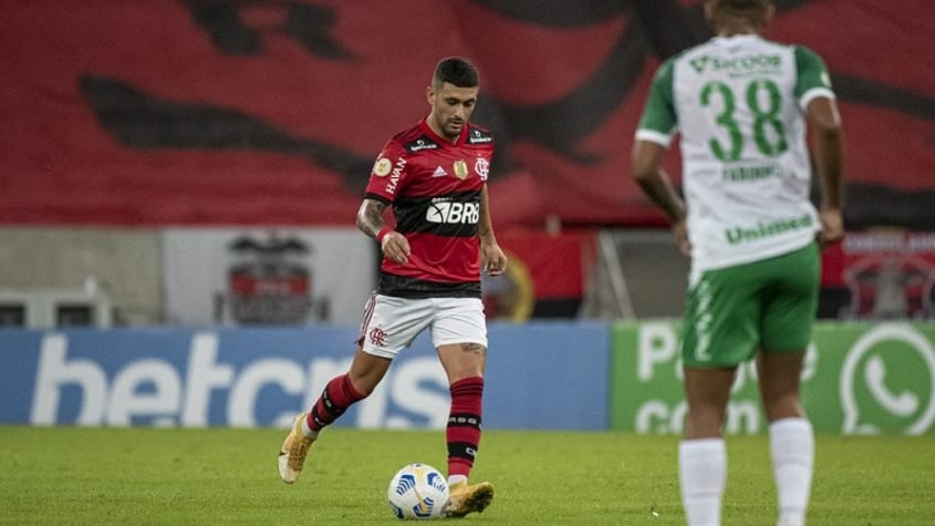 Flamengo busca virada contra a Chapecoense e volta a vencer no Brasileiro Flamengo busca virada contra a Chapecoense e volta a vencer no Brasileiro