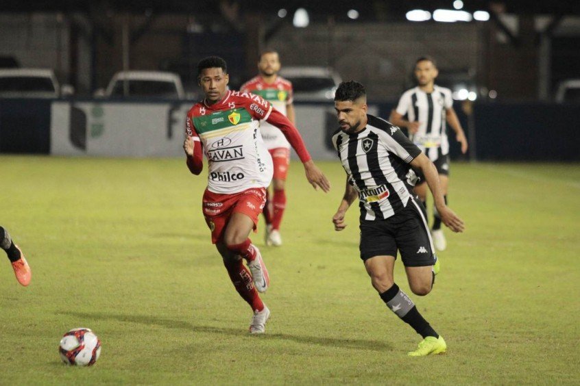 Botafogo sai na frente, mas sofre a virada para o Brusque e segue sem vencer fora de casa na Série B - Vimarsana News