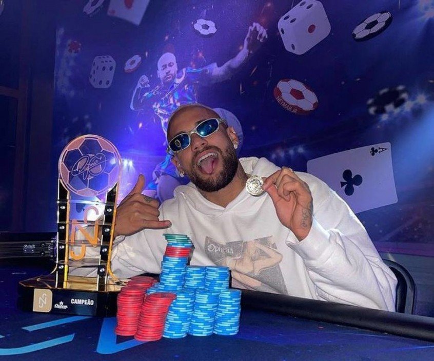 Será que mudou dígitos na conta? De férias, Neymar vence no pôquer e tira onda Será que mudou dígitos na conta? De férias, Neymar vence no pôquer e tira onda