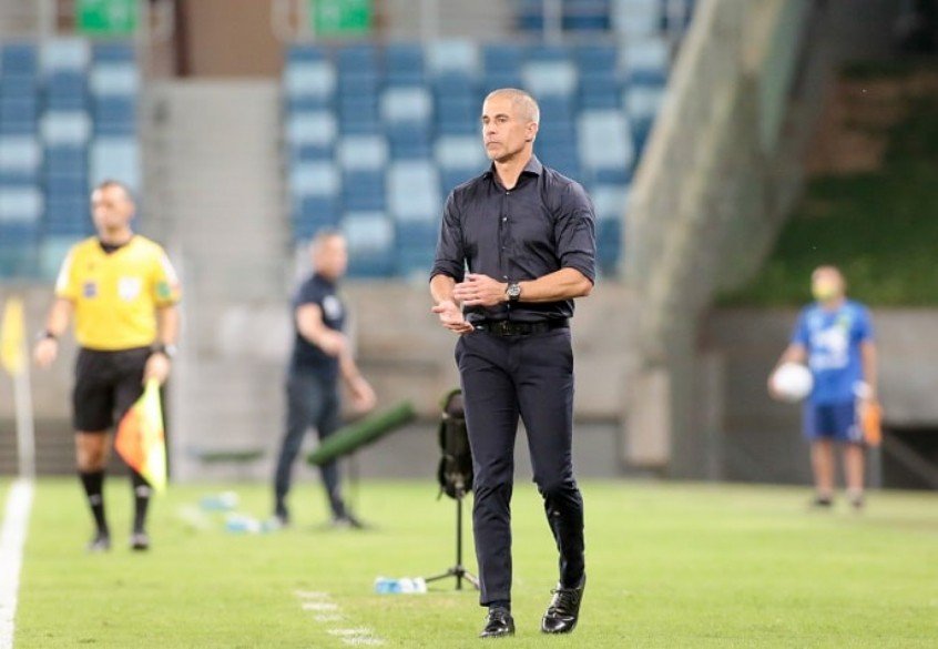 Sylvinho analisa vitória do Corinthians e evita projetar estreia de reforços: ‘Estão adquirindo forma’ Sylvinho analisa vitória do Corinthians e evita projetar estreia de reforços: ‘Estão adquirindo forma’