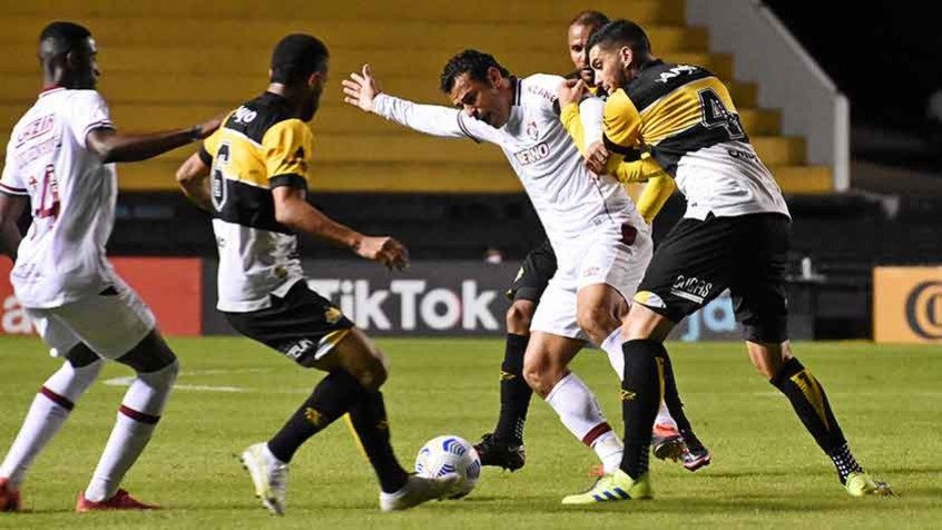 Fluminense tem pênalti polêmico, mas perde para o Criciúma e sai em desvantagem na Copa do Brasil Fluminense tem pênalti polêmico, mas perde para o Criciúma e sai em desvantagem na Copa do Brasil