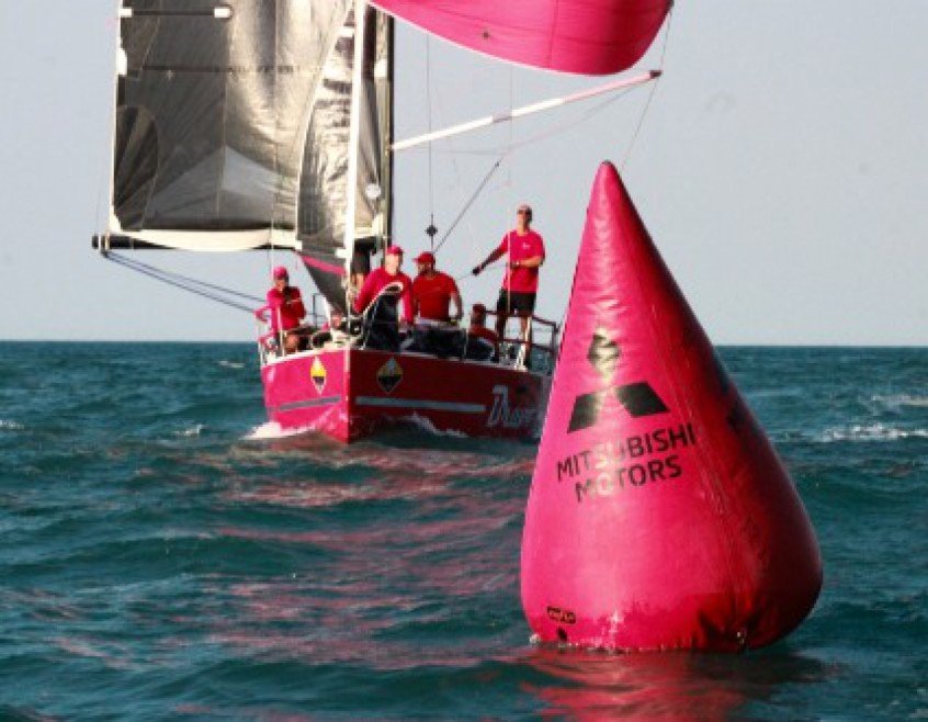 Barco Bravo, do Guarujá (SP), surpreende favoritos e vence regata na Semana de Vela de Ilhabela - Vimarsana News