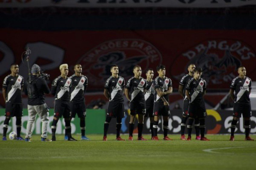 ATUAÇÕES: Vanderlei se destaca com defesas e Leandro Castan comete erros decisivos ao Vasco ATUAÇÕES: Vanderlei se destaca com defesas e Leandro Castan comete erros decisivos ao Vasco
