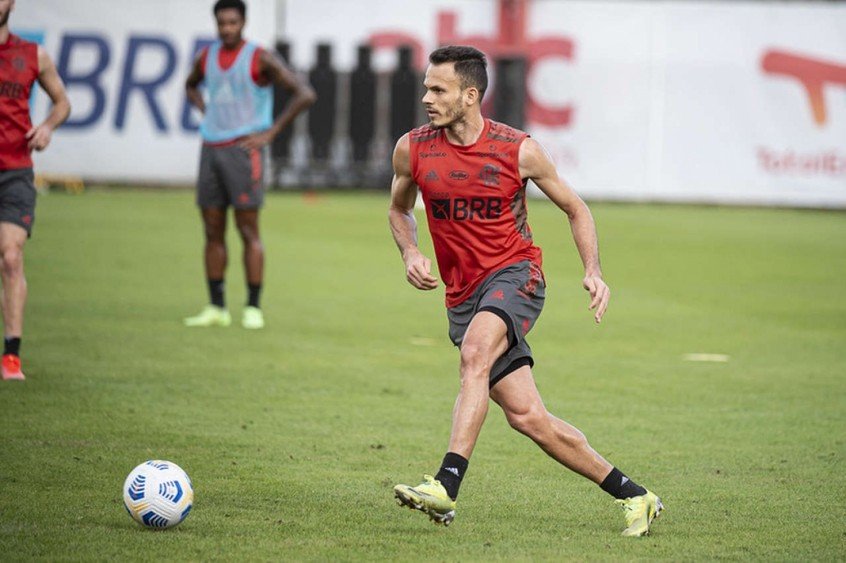 Renê sente novo problema muscular e preocupa Flamengo para sequência na temporada Renê sente novo problema muscular e preocupa Flamengo para sequência na temporada