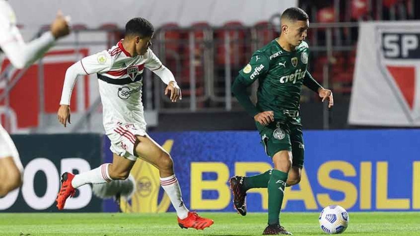 Renan, do Palmeiras, fala sobre lance polêmico no fim do Choque-Rei: ‘Não foi falta’ Renan, do Palmeiras, fala sobre lance polêmico no fim do Choque-Rei: ‘Não foi falta’