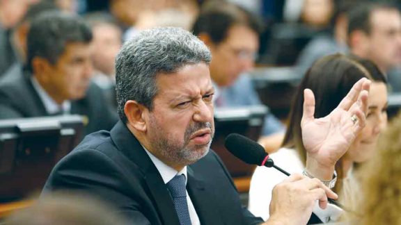 Lira diz ao STF que ação contra ‘fundão’ de até R$ 5,7 bi ‘criminaliza política’