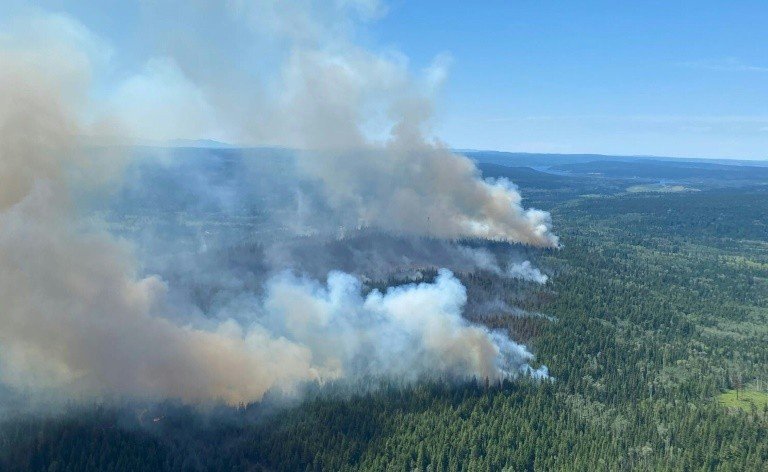 Evacuações continuam no oeste do Canadá devido ao avanço de incêndios Evacuações continuam no oeste do Canadá devido ao avanço de incêndios