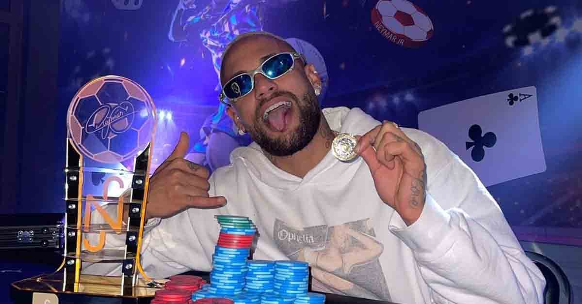 Neymar se veste de ‘barraca do beijo’ para festa em sua mansão Neymar se veste de ‘barraca do beijo’ para festa em sua mansão