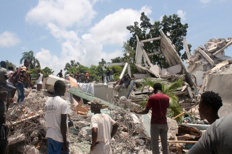 Número de mortos após terremoto no Haiti sobe para 1.297 Número de mortos após terremoto no Haiti sobe para 1.297