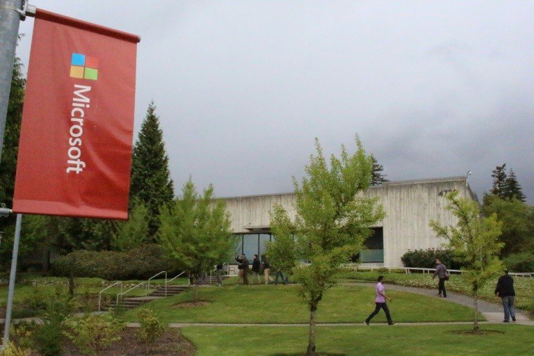 Microsoft exige vacinação de funcionários em meio a retorno lento aos escritórios Microsoft exige vacinação de funcionários em meio a retorno lento aos escritórios