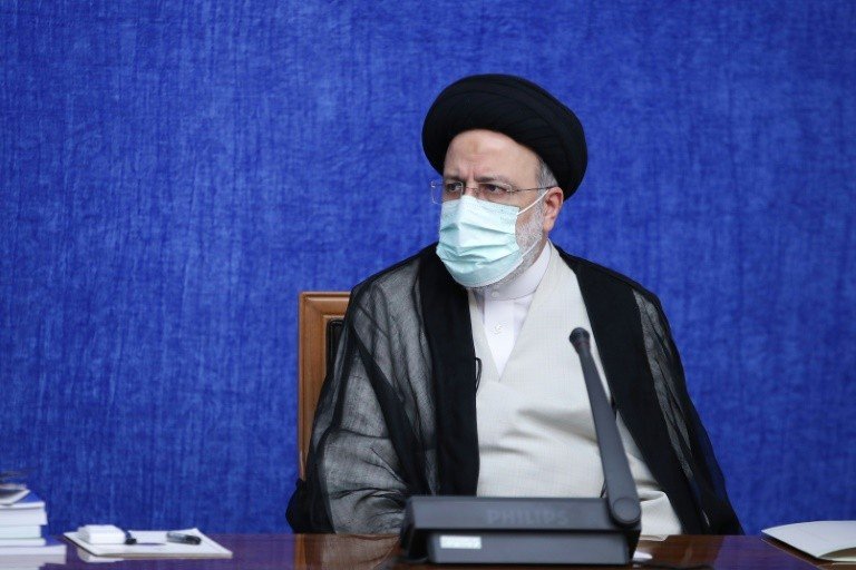 Novo presidente iraniano Raisi prestará juramento diante do Parlamento Novo presidente iraniano Raisi prestará juramento diante do Parlamento