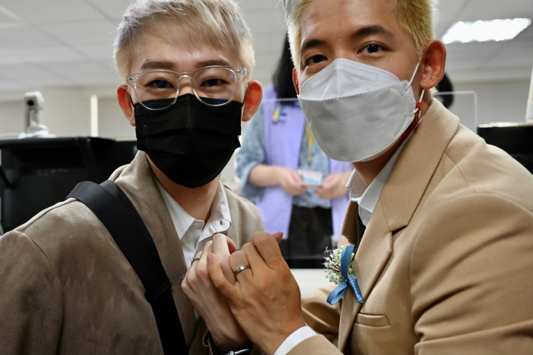 Casal homossexual de Taiwan e Macau se casa em Taipei