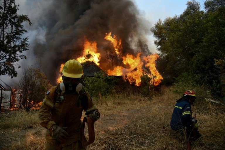 Incêndio devora o noroeste da península grega do Peloponeso Incêndio devora o noroeste da península grega do Peloponeso