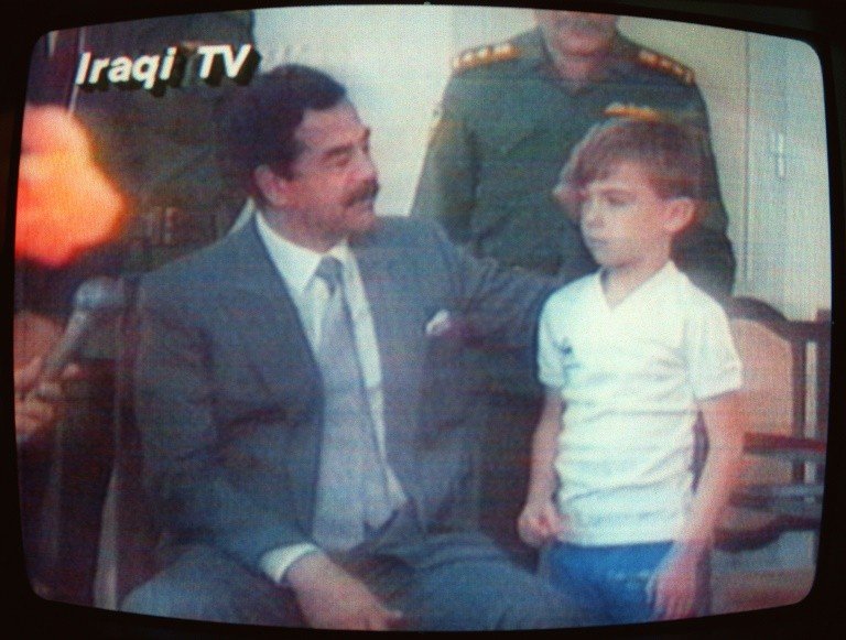 Três décadas depois, os ‘escudos humanos’ de Saddam Hussein exigem respostas Três décadas depois, os ‘escudos humanos’ de Saddam Hussein exigem respostas