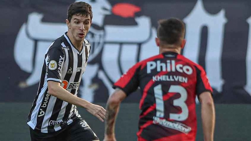 Arbitragem contra o Atlético-MG desagrada Athletico e irrita Antônio Oliveira Arbitragem contra o Atlético-MG desagrada Athletico e irrita Antônio Oliveira