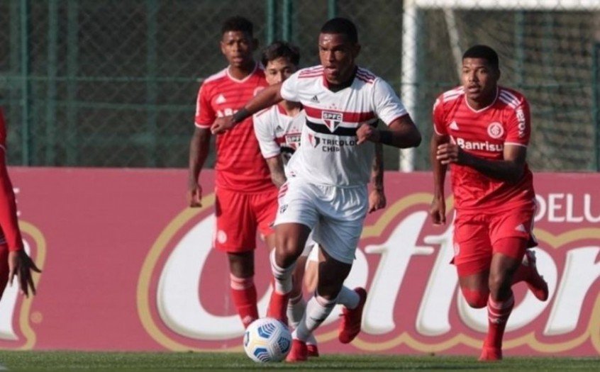 São Paulo empata por 1 a 1 com o Internacional e segue na liderança do Campeonato Brasileiro Sub-20 São Paulo empata por 1 a 1 com o Internacional e segue na liderança do Campeonato Brasileiro Sub-20