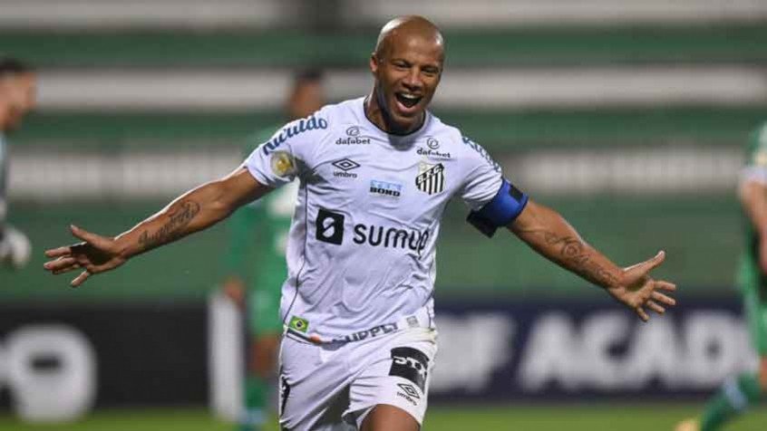 Sánchez comemora primeira vitória fora de casa do Santos no Brasileirão Sánchez comemora primeira vitória fora de casa do Santos no Brasileirão