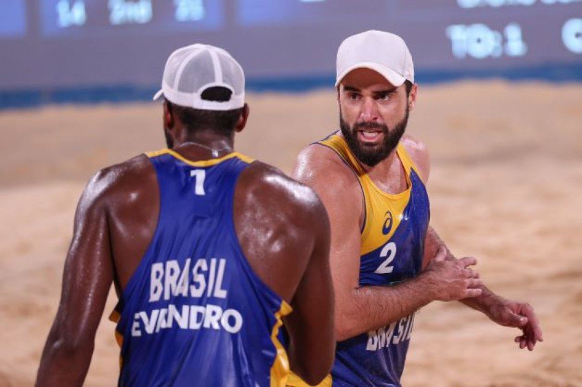 Evandro e Bruno perdem nas oitavas e estão fora dos Jogos Olímpicos Evandro e Bruno perdem nas oitavas e estão fora dos Jogos Olímpicos