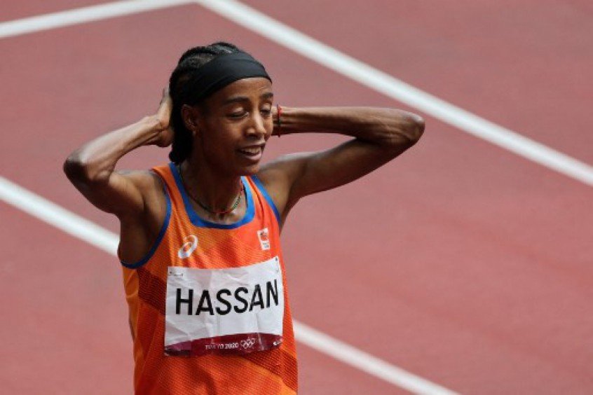Holandesa cai durante prova, se recupera e chega em primeiro nos 1.500m nos Jogos Olímpicos Holandesa cai durante prova, se recupera e chega em primeiro nos 1.500m nos Jogos Olímpicos