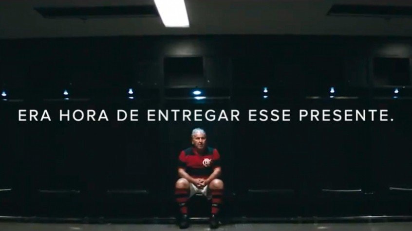 Em ação dos Dia dos Pais, Zico marca gol 335 no Maracanã e se emociona em homenagem a Seu Antunes Em ação dos Dia dos Pais, Zico marca gol 335 no Maracanã e se emociona em homenagem a Seu Antunes