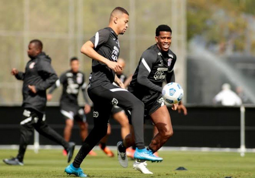 Reforços para a defesa? Corinthians vê setor bem servido mesmo após saídas; entenda Reforços para a defesa? Corinthians vê setor bem servido mesmo após saídas; entenda