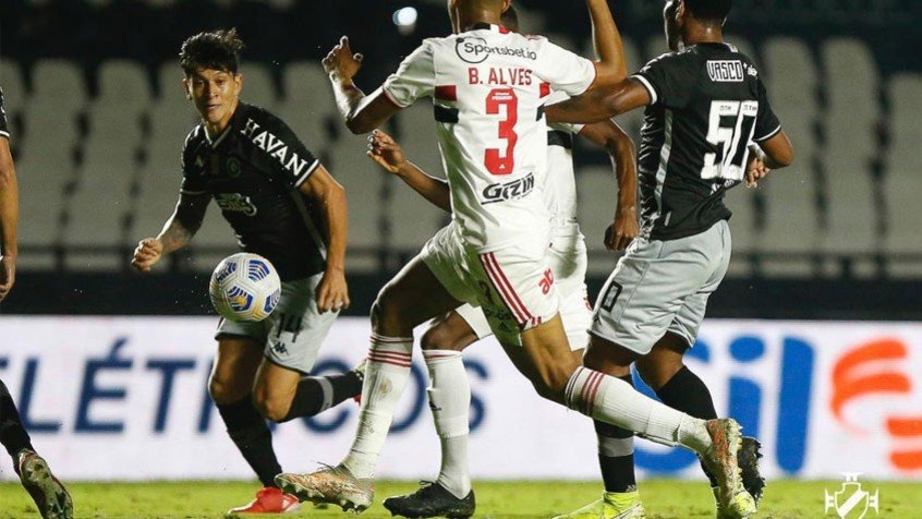 Vasco x São Paulo: Em súmula, Daronco relata ofensas de Pássaro, deboche de Lisca e pneus furados Vasco x São Paulo: Em súmula, Daronco relata ofensas de Pássaro, deboche de Lisca e pneus furados
