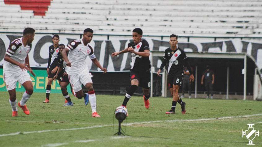 De virada, Vasco vence o Flamengo em S&Atilde;&pound;o Janu&Atilde;&iexcl;rio e abre vantagem na final do Brasileir&Atilde;&pound;o Sub-17