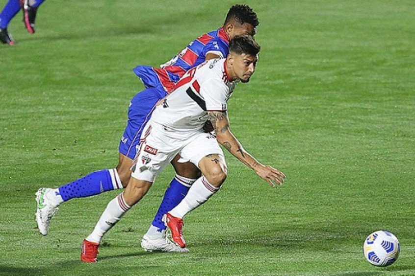 São Paulo sofre empate após saída de Rigoni, mas ele foge de polêmica São Paulo sofre empate após saída de Rigoni, mas ele foge de polêmica