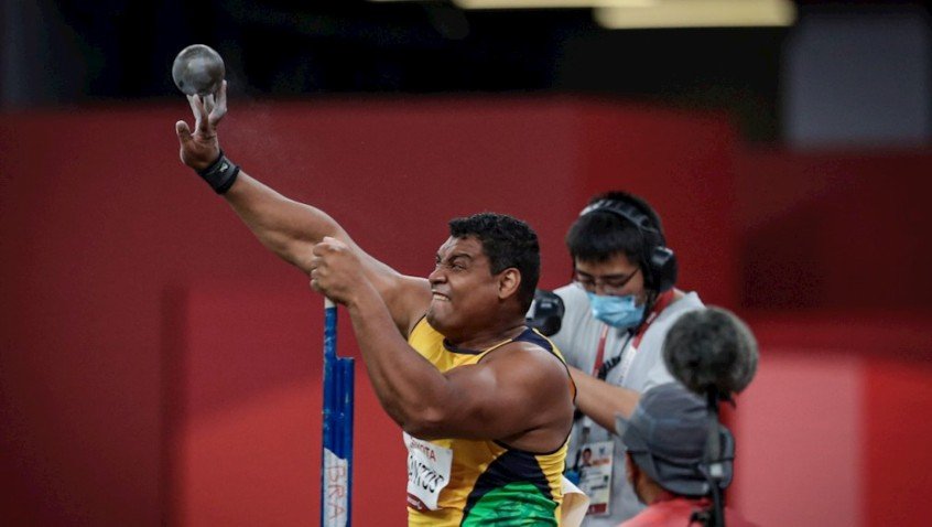 Wallace dos Santos é ouro no arremesso de peso com recorde mundial Wallace dos Santos é ouro no arremesso de peso com recorde mundial