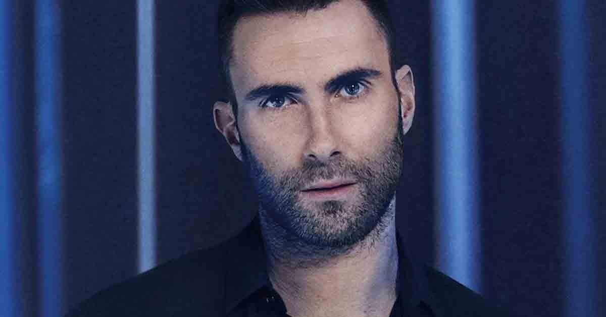 Adam Levine passa 13 horas fazendo tatuagem na perna Adam Levine passa 13 horas fazendo tatuagem na perna