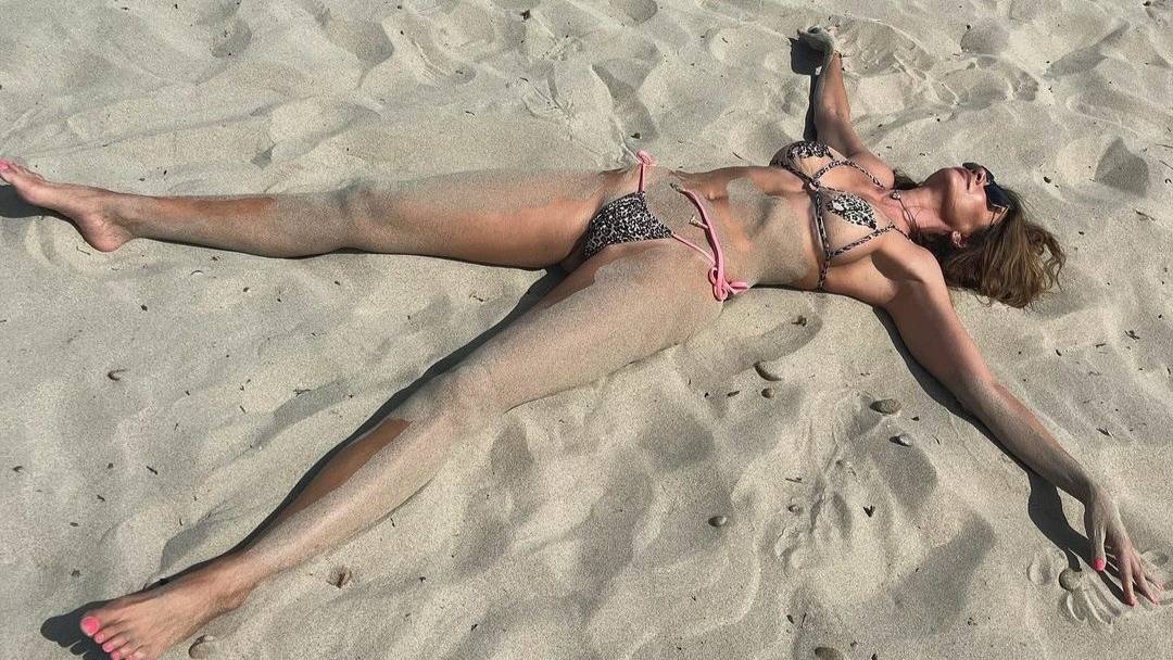 Luciana Gimenez lamenta fim das férias com foto em Ibiza e fã elogia: ‘Sereia’ Luciana Gimenez lamenta fim das férias com foto em Ibiza e fã elogia: ‘Sereia’