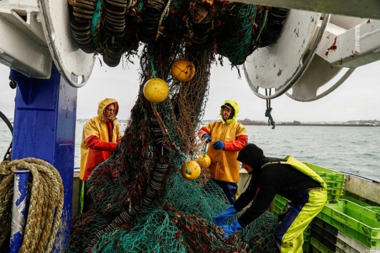 Reino Unido aceita 12 pedidos franceses de pesca em suas águas territoriais Reino Unido aceita 12 pedidos franceses de pesca em suas águas territoriais