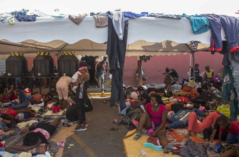 Em meio a adversidades, migrantes haitianos tentam fazer a vida no México Em meio a adversidades, migrantes haitianos tentam fazer a vida no México