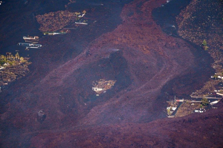 Lava de vulcão das Canárias chega ao mar Lava de vulcão das Canárias chega ao mar